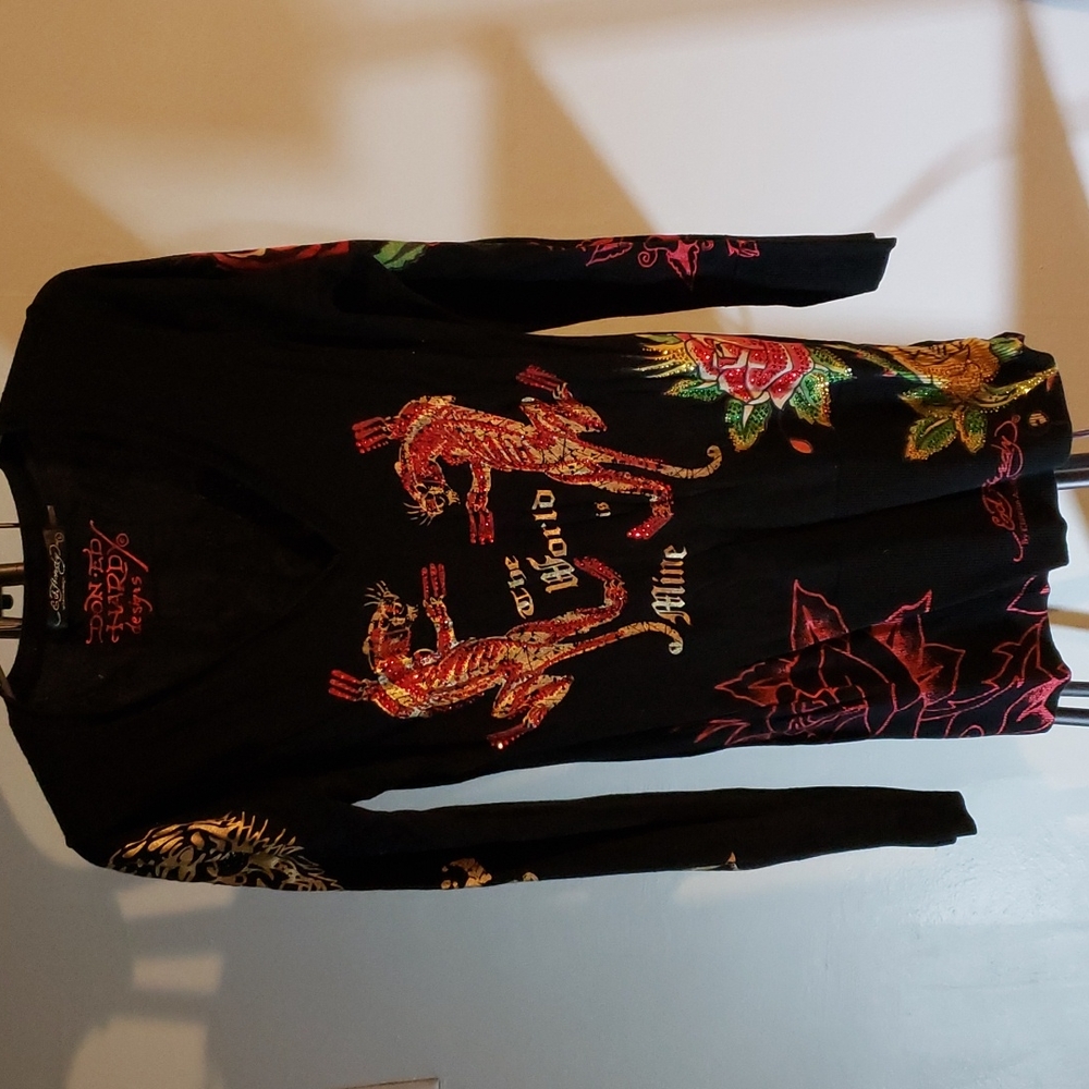 Ed Hardy 'The World is Mine/Yours' Long-sleeve V-neck knit Shirt. Size L